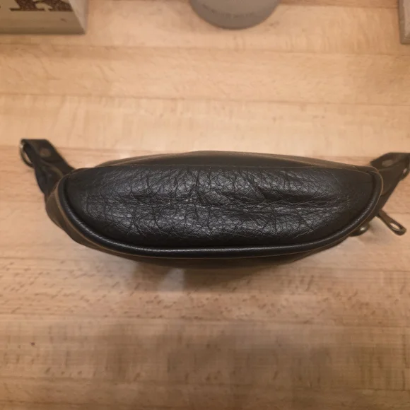 Parker Thatch Cross Your Heart Small Sidekick Sling Bag Black Leather/Suede - Picture 4 of 15